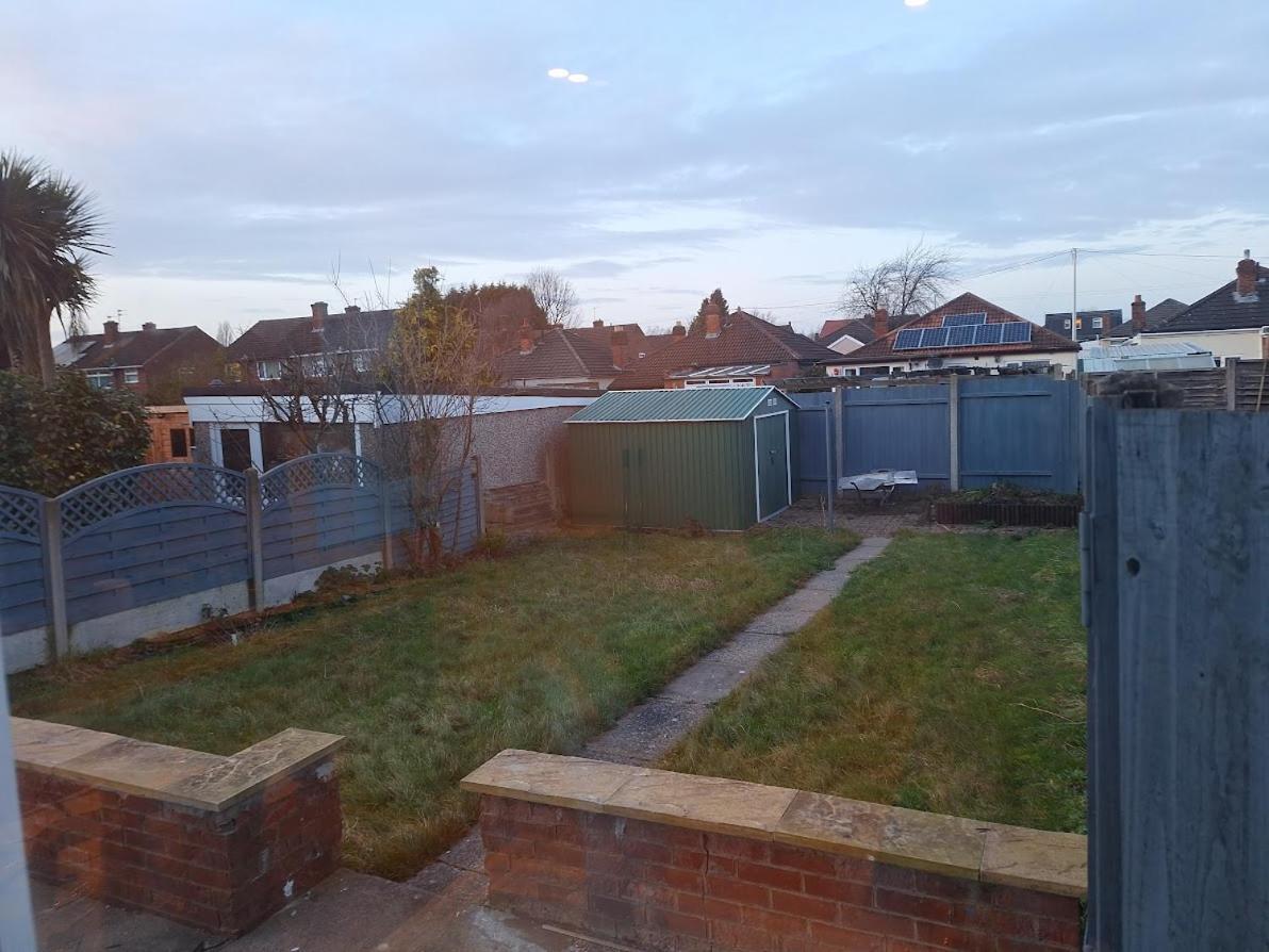Uplands Grove Bungalow Hotel Wolverhampton Exterior photo